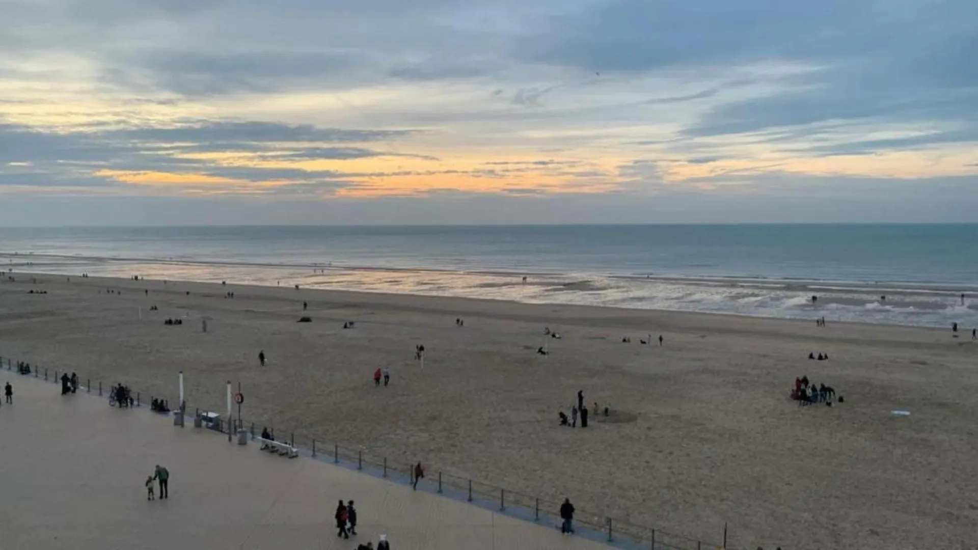 Beautiful Apartment With View Oostende